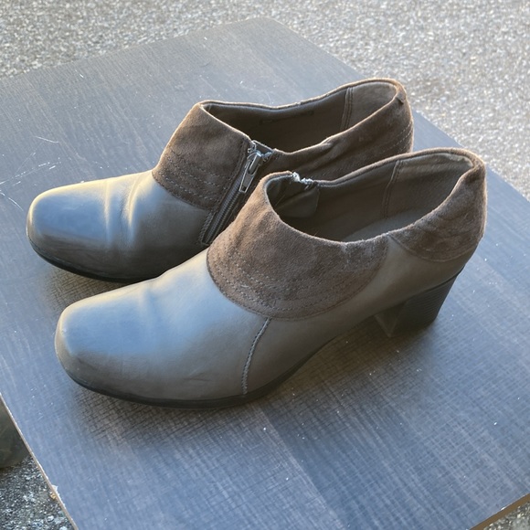 Clarks ladies suede leather booties size 11 - Picture 2 of 7